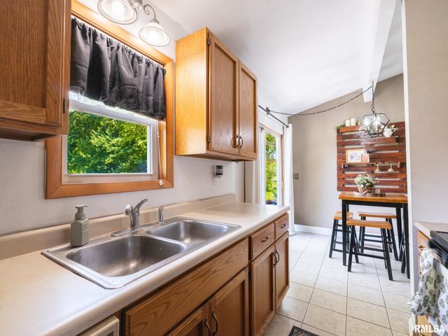 1103 EAGLE Avenue, Washington, IL 61571