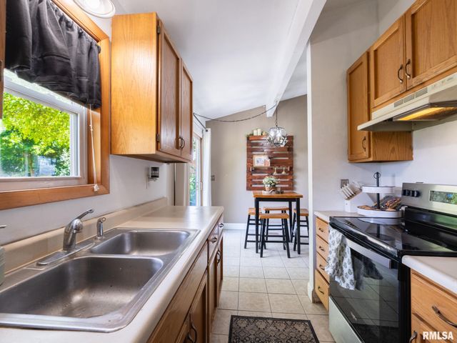 1103 EAGLE Avenue, Washington, IL 61571