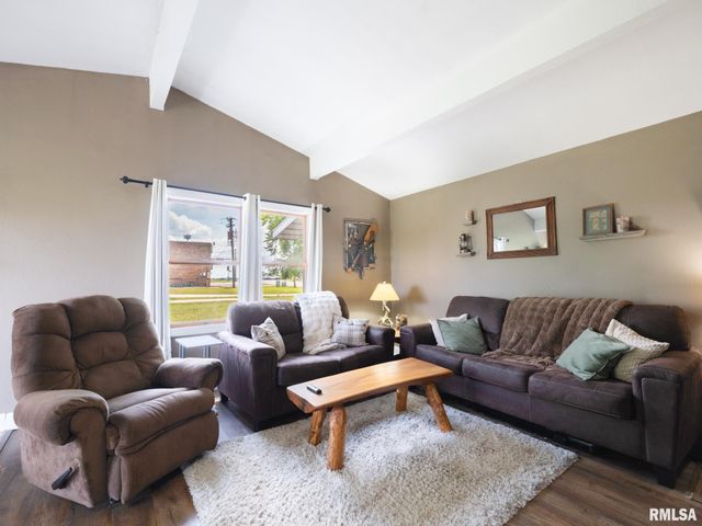 1103 EAGLE Avenue, Washington, IL 61571