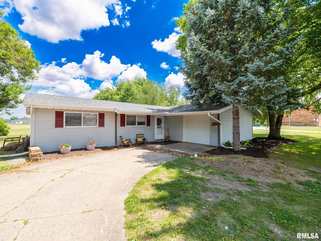 1103 EAGLE Avenue, Washington, IL 61571