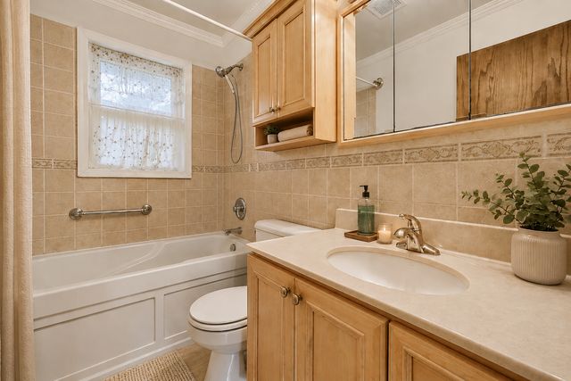2244 Mcmenemy Street, Maplewood, MN 55117