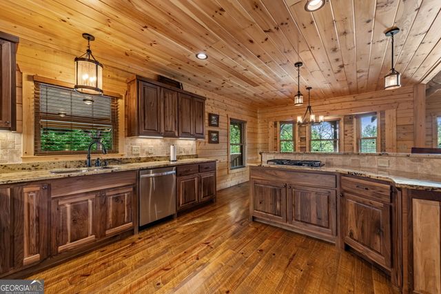 460 Wikle Drive, Ellijay, GA 30540