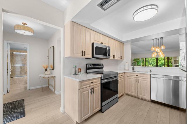 5087 Oak Hill Lane 315, Delray Beach, FL 33484