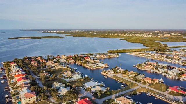 4911 FLORAMAR TERRACE, New Port Richey, FL 34652