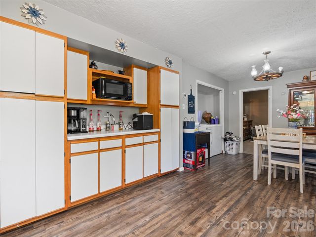 1121 N Canton Road, Canton, NC 28716