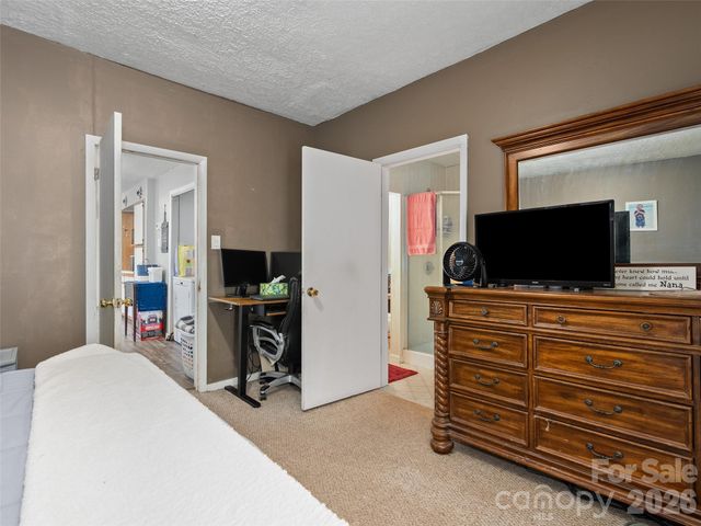 1121 N Canton Road, Canton, NC 28716