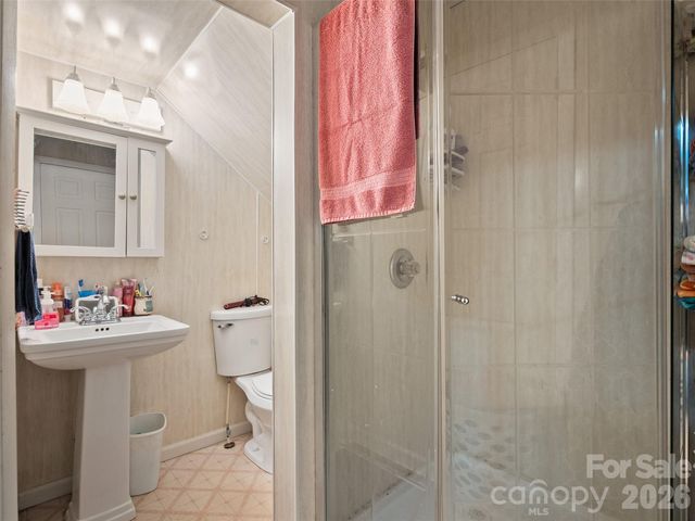 1121 N Canton Road, Canton, NC 28716