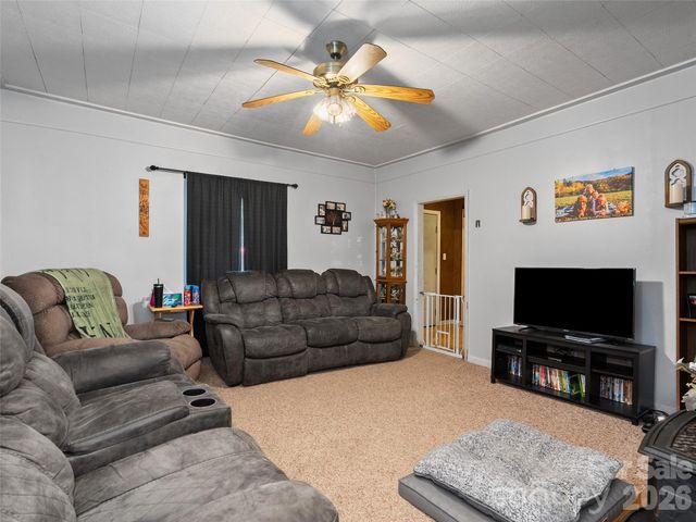 1121 N Canton Road, Canton, NC 28716