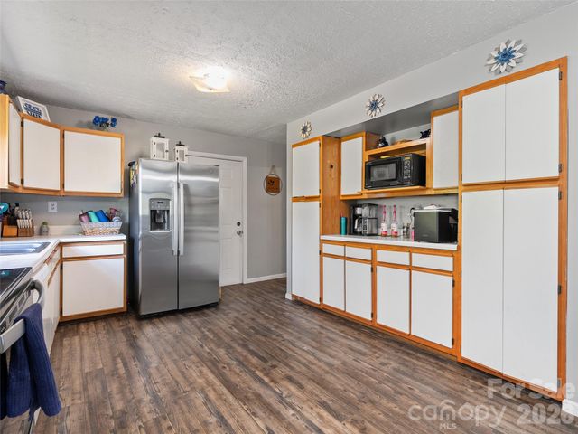 1121 N Canton Road, Canton, NC 28716