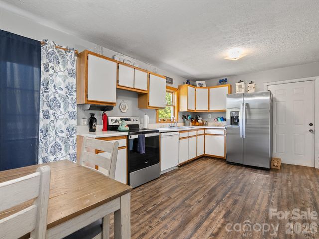 1121 N Canton Road, Canton, NC 28716