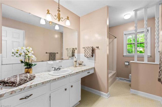 108 Spillsbury Court, Clemmons, NC 27012