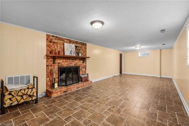 108 Spillsbury Court, Clemmons, NC 27012