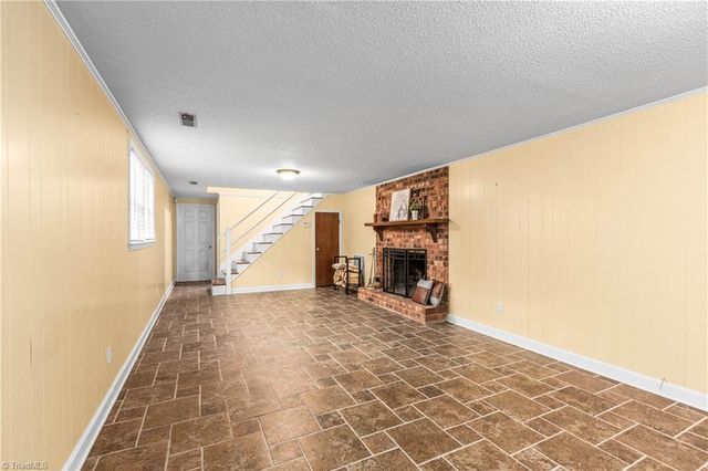 108 Spillsbury Court, Clemmons, NC 27012