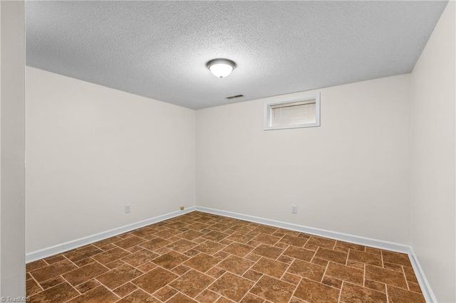 108 Spillsbury Court, Clemmons, NC 27012