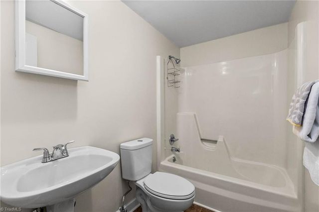 108 Spillsbury Court, Clemmons, NC 27012