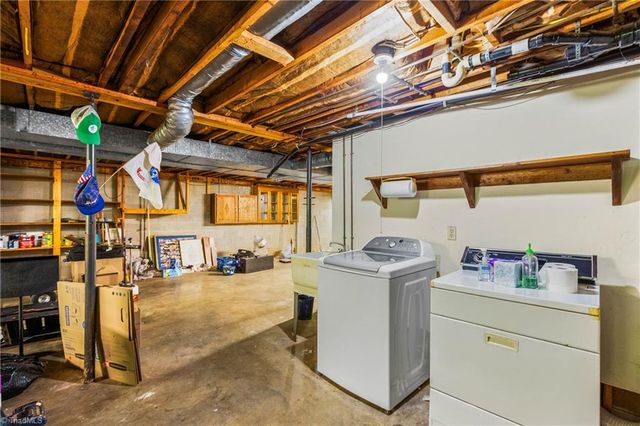 108 Spillsbury Court, Clemmons, NC 27012