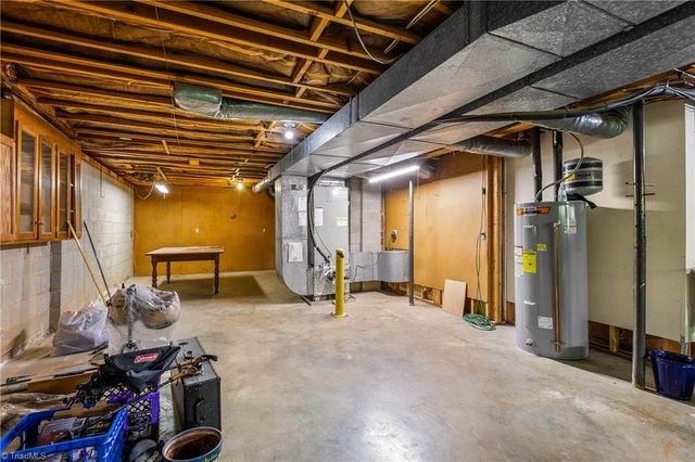 108 Spillsbury Court, Clemmons, NC 27012