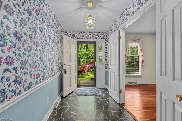 108 Spillsbury Court, Clemmons, NC 27012