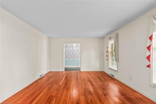 108 Spillsbury Court, Clemmons, NC 27012