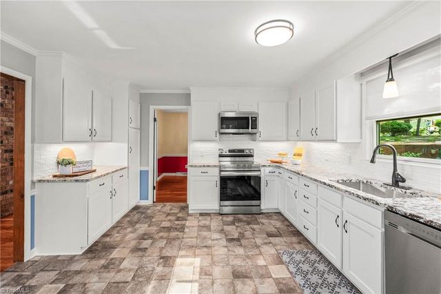 108 Spillsbury Court, Clemmons, NC 27012