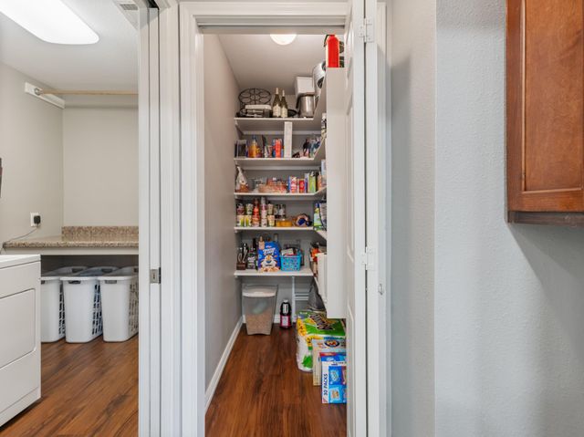 90 Live Oak, Van Vleck, TX 77482