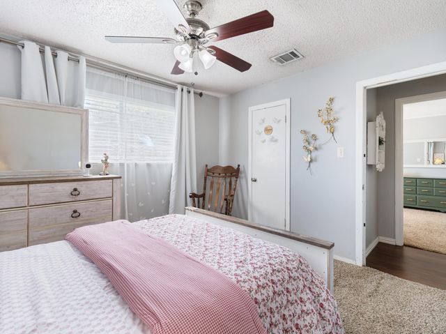 90 Live Oak, Van Vleck, TX 77482