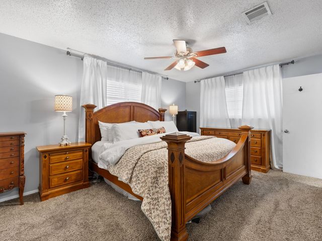 90 Live Oak, Van Vleck, TX 77482
