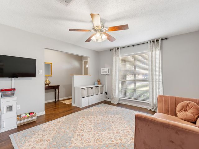 90 Live Oak, Van Vleck, TX 77482