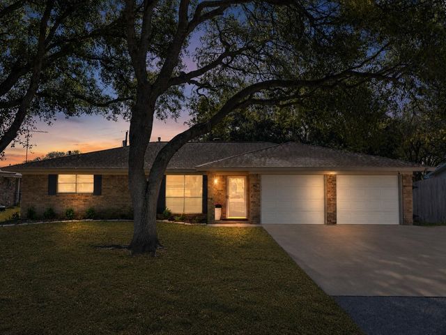 90 Live Oak, Van Vleck, TX 77482