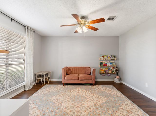 90 Live Oak, Van Vleck, TX 77482