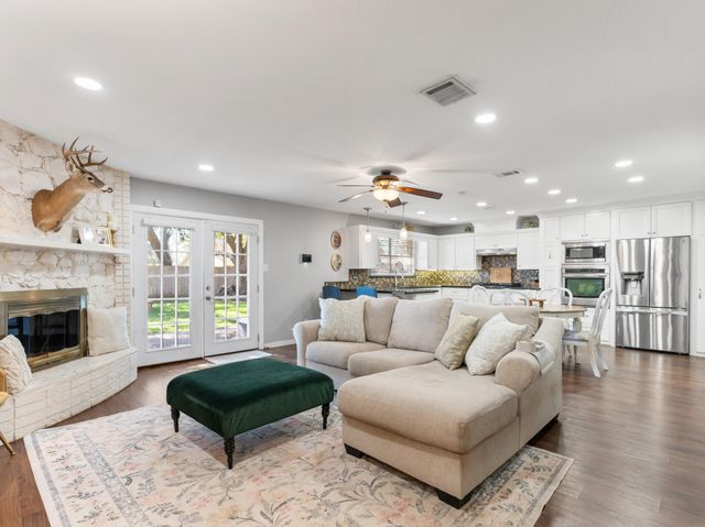 90 Live Oak, Van Vleck, TX 77482