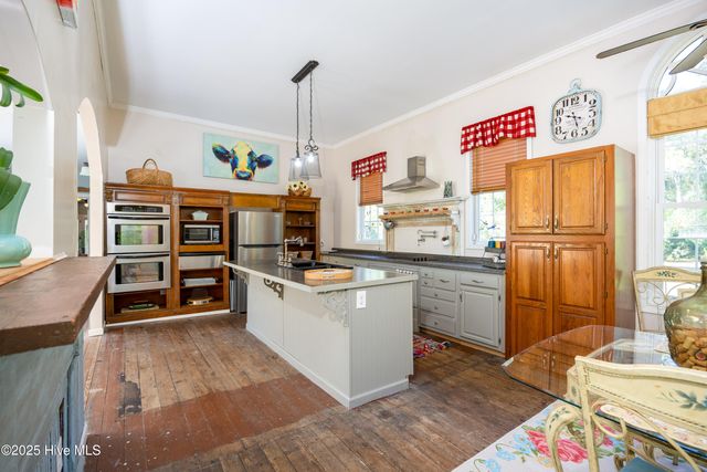 1560 Register Sutton Road, Rose Hill, NC 28458