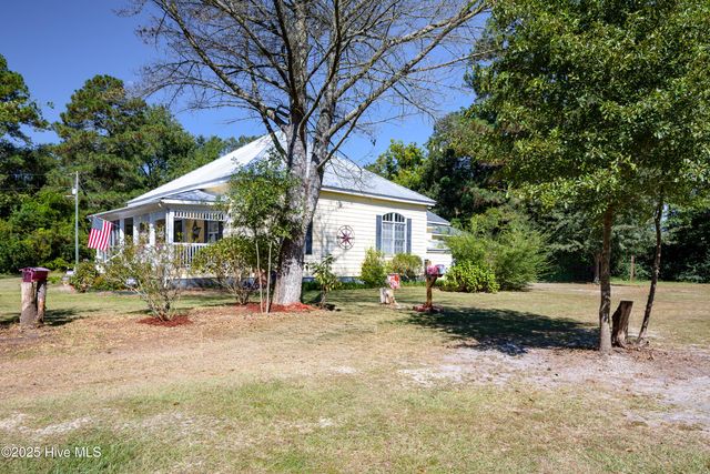 1560 Register Sutton Road, Rose Hill, NC 28458