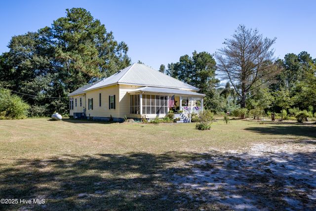 1560 Register Sutton Road, Rose Hill, NC 28458