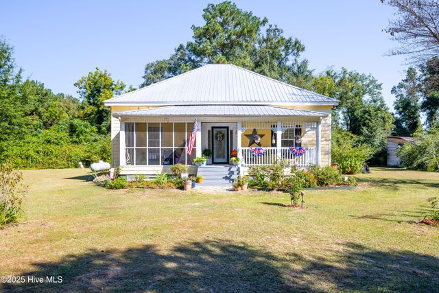 1560 Register Sutton Road, Rose Hill, NC 28458