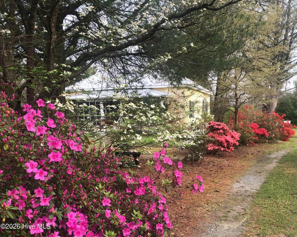 1560 Register Sutton Road, Rose Hill, NC 28458