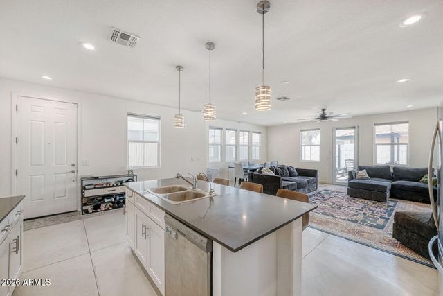 3218 W GLENDALE Avenue 24, Phoenix, AZ 85051