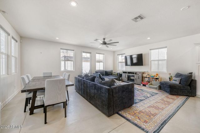 3218 W GLENDALE Avenue 24, Phoenix, AZ 85051