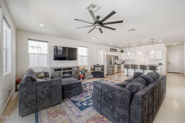 3218 W GLENDALE Avenue 24, Phoenix, AZ 85051