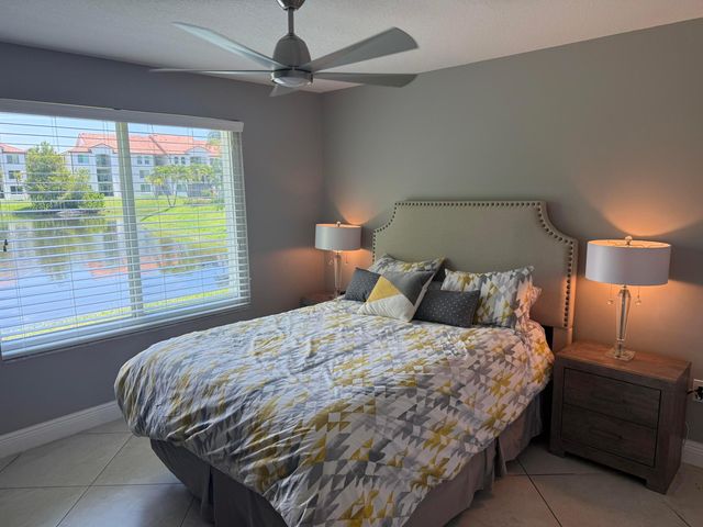 902 Villa Circle, Boynton Beach, FL 33435