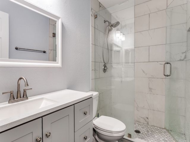 800 Laredo Court, Grand Prairie, TX 75052