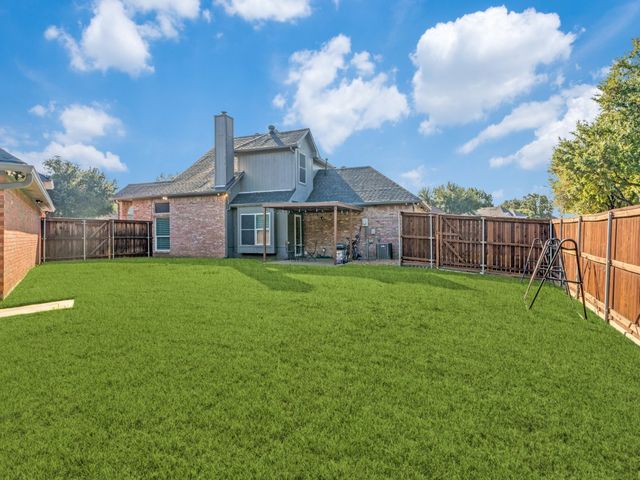 800 Laredo Court, Grand Prairie, TX 75052