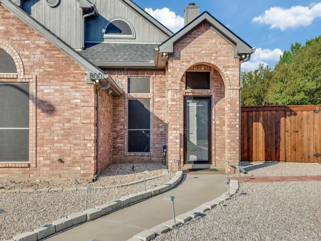 800 Laredo Court, Grand Prairie, TX 75052