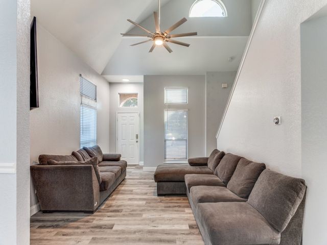 800 Laredo Court, Grand Prairie, TX 75052