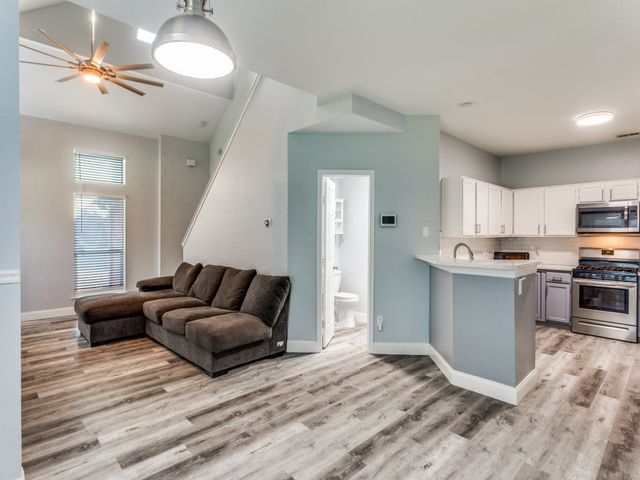 800 Laredo Court, Grand Prairie, TX 75052