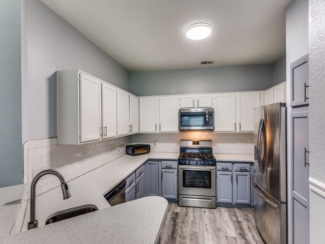 800 Laredo Court, Grand Prairie, TX 75052