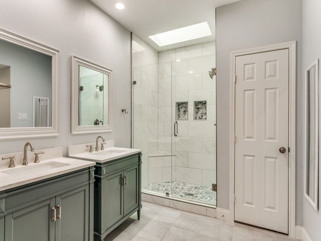 800 Laredo Court, Grand Prairie, TX 75052