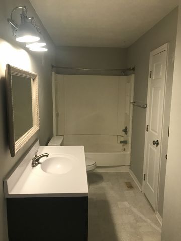 123 Five Oaks Dr, Nashville, TN 37217