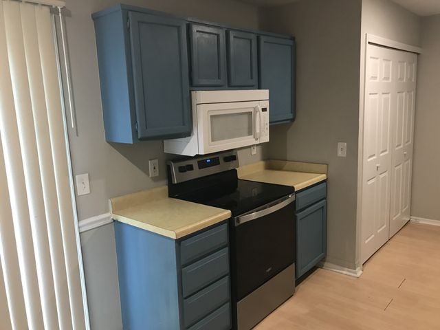 123 Five Oaks Dr, Nashville, TN 37217