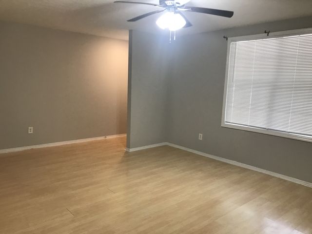 123 Five Oaks Dr, Nashville, TN 37217